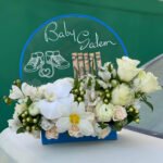Acrylic Baby Stand Plus white Flower