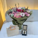 Mix Pink Flowers Hand Boquete