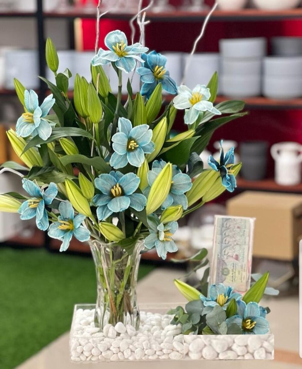 Luxury Acrylic Tray with Glass Vase Blue Lily Arrangement & Cash Gift Display