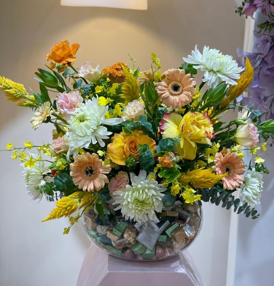 Luxury Mixed Flower Arrangement in Glass Vase