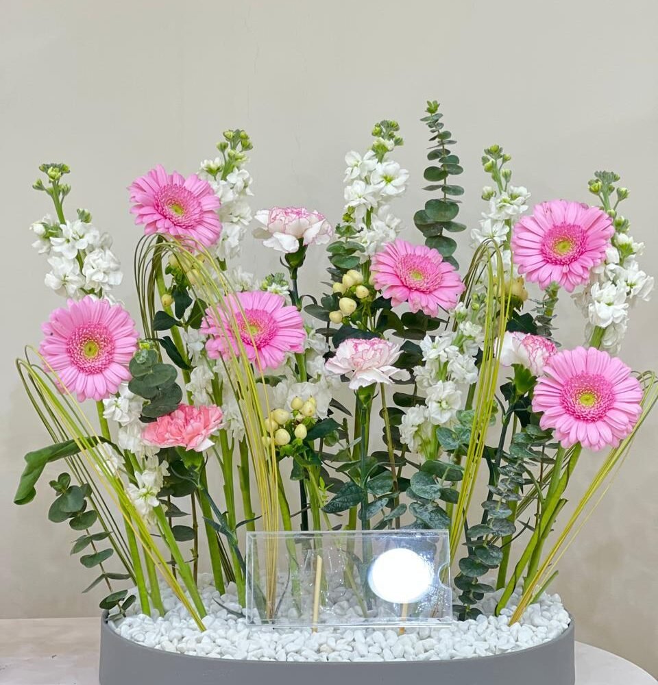 Elegant Pink & White Flower Money Gift Arrangement in Premium Tray
