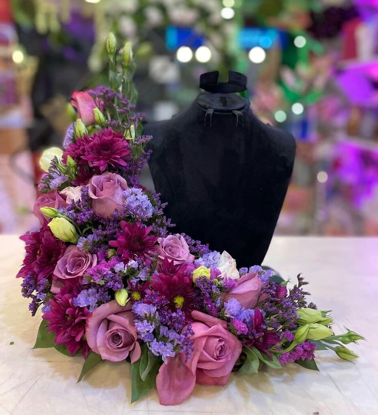 Luxury Floral Jewelry Display Arrangement – Elegant Necklace Stand with Pink & Purple Flowers