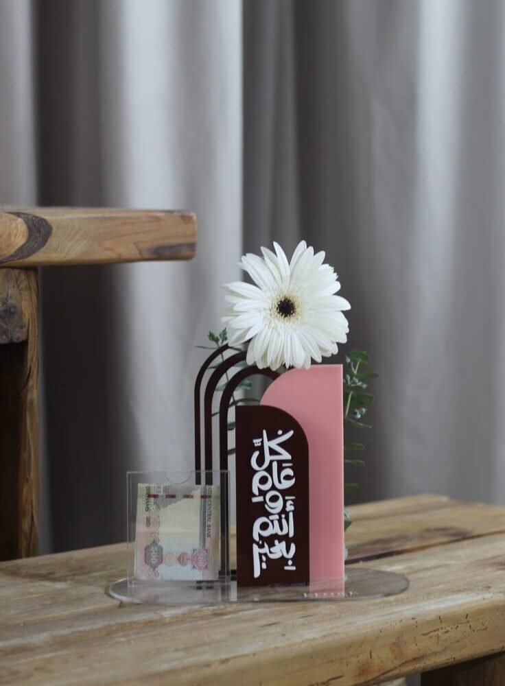 Elegant Acrylic Money Gift Stand with White Gerbera Flower – Luxury Eid & Celebration Gift Décor