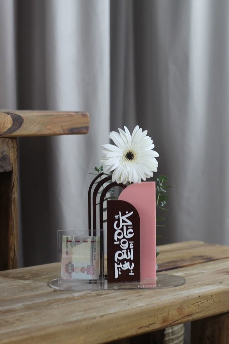 Elegant Acrylic Money Gift Stand with White Gerbera Flower – Luxury Eid & Celebration Gift Décor