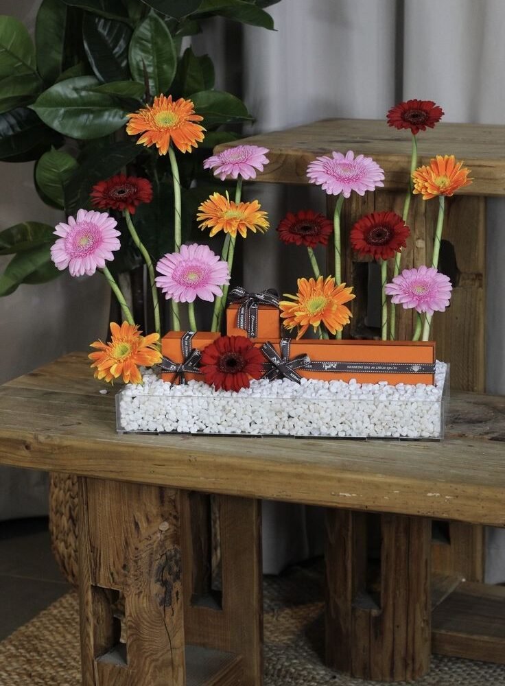 Colorful Gerbera Flower Acrylic Tray – Luxury Floral Gift Arrangement for Birthdays