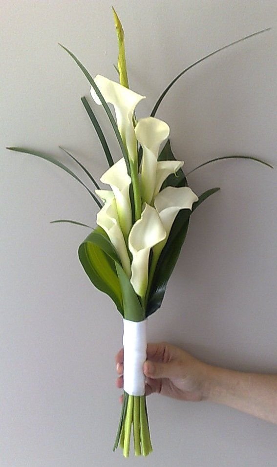 Elegant White Calla Lily Bridal Bouquet with Green Foliage