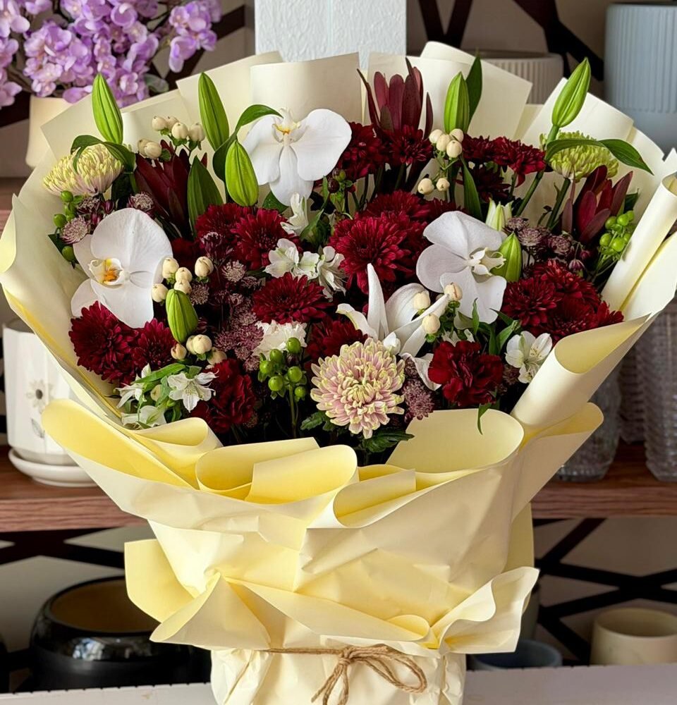 Luxury Red & White Mixed Flower Bouquet
