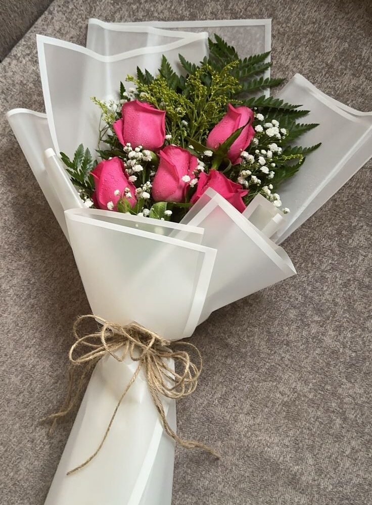 Elegant Pink Rose Bouquet with Baby’s Breath
