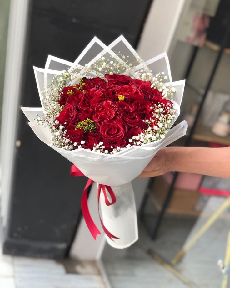 Luxury Red Rose Bouquet with Baby’s Breath