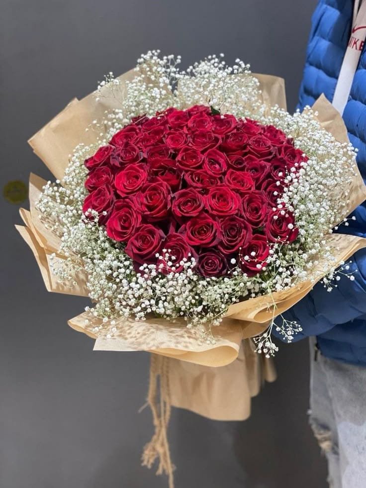 Luxury Red Rose Bouquet with Baby’s Breath – Premium Romantic Flower Arrangement for Anniversary & Valentine’s Day