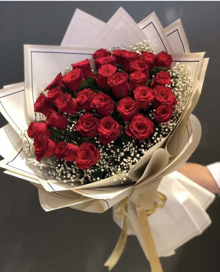 Luxury Red Rose Bouquet with Baby’s Breath – Premium Romantic Flower Arrangement for Anniversary & Valentine’s Day