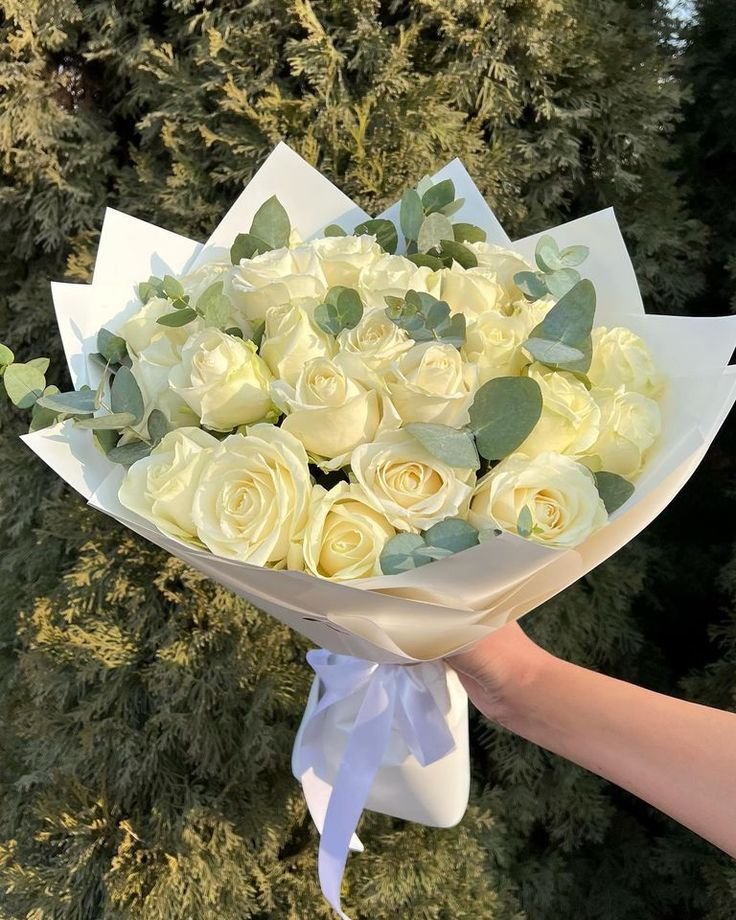 Luxury White Rose Bouquet – Premium Elegant Flower Arrangement