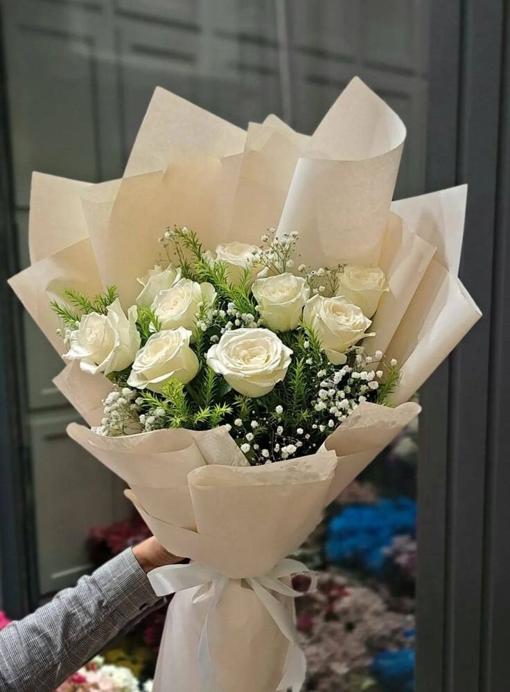 Elegant White Rose Bouquet with Baby’s Breath