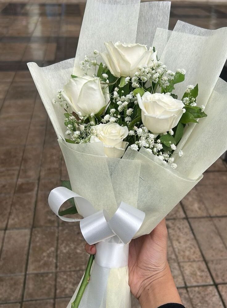 Elegant White Rose Bouquet with Baby’s Breath